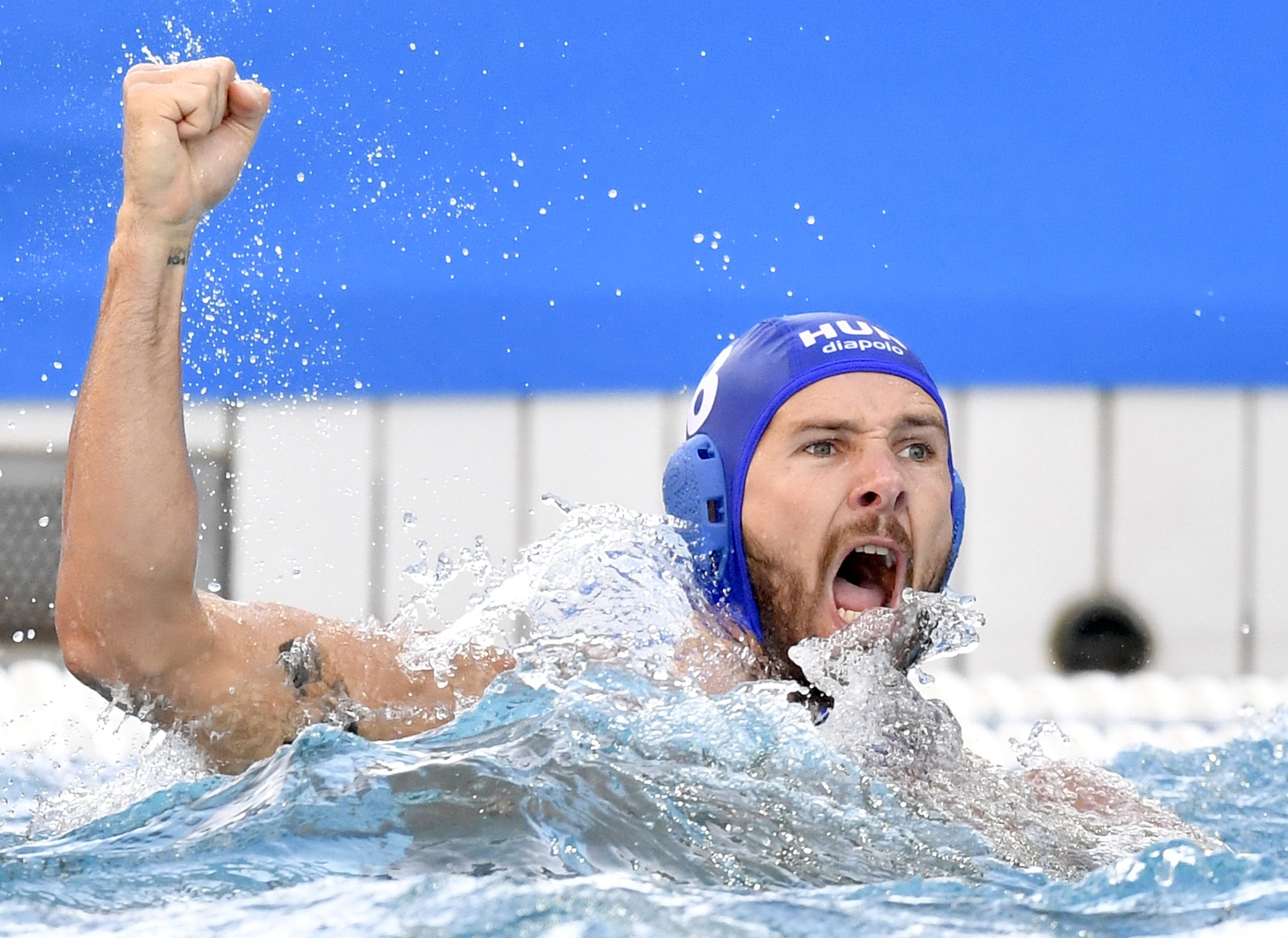 Rio de Janeiro, 2016. augusztus 6. Szivós Márton örül az elsõ magyar gólnak a 2016-os riói nyári olimpia férfi vízilabdatornája A csoportjának 1. fordulójában játszott Magyarország - Szerbia mérkõzésen a Rio de Janeiró-i Maria Lenk Uszodában 2016. augusztus 6-án. MTI Fotó: Illyés Tibor